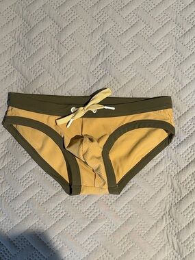 Men’s Awry swim brief size small